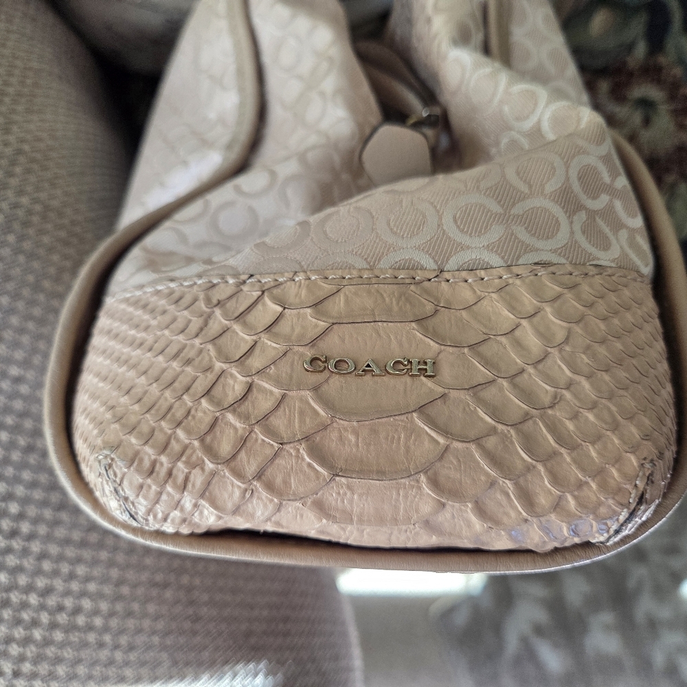 Vintage Coach Madison Phoebe OP Plearlescent Signature Jaquard Shoulder Bag - Picture 5 of 8